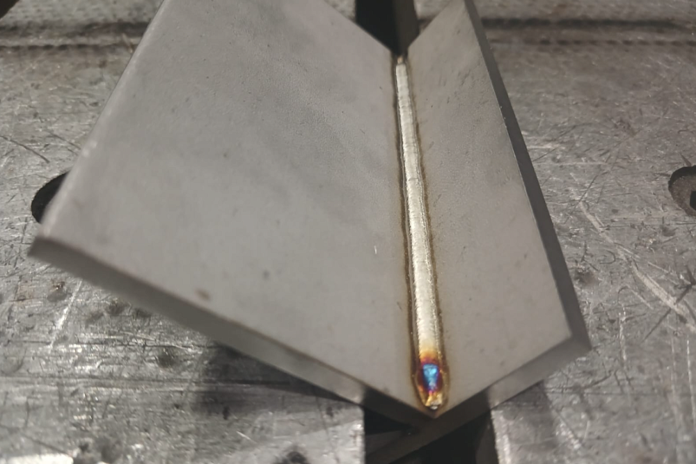 Пусконаладка аппарата лазерной сварки 3квт и обучение персонала